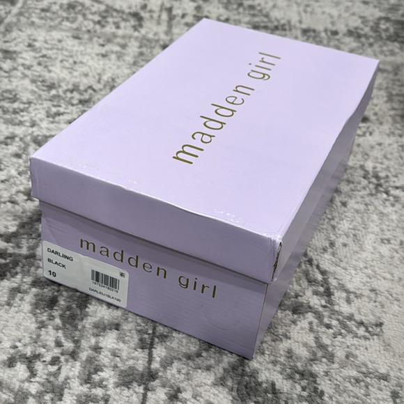 BRAND NEW - Madden Girl Darling Black Sandal - Size 10 - Picture 4 of 4